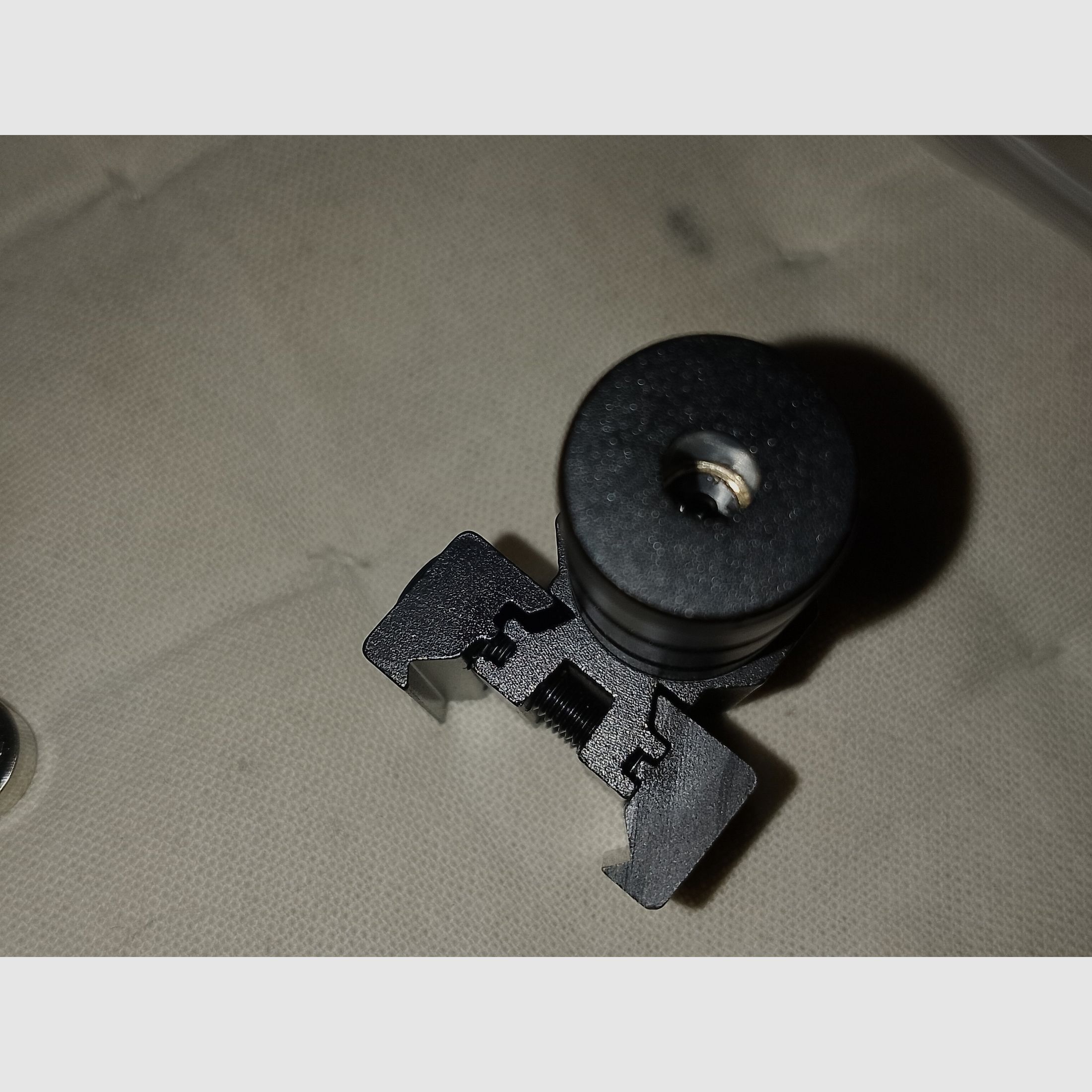 Neu Laser Picatinny Universal Airsoft Softair Paintball Waffe Gewehr Luftgewehr Rotpunkt neue Batterien 11m und 21mm