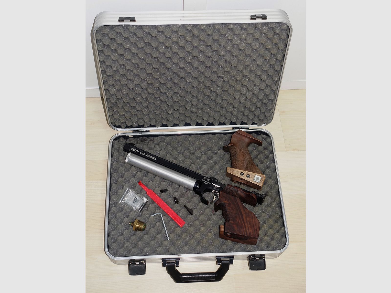 Steyr LP10 Pressluft Matchpistole / Links- oder Rechtsgriff