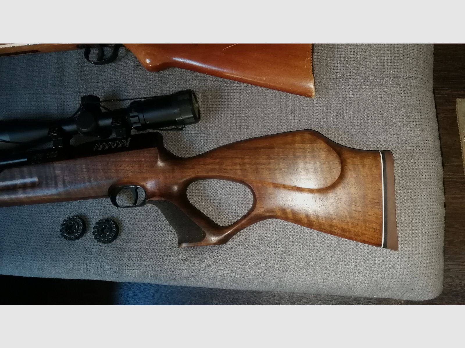 Incienso HW 100 T FSB con bomba de aire comprimido M 220 con mira telescópica, silenciador y accesorios (ver fotos) + 2 rifles de aire más antiguos como regalo