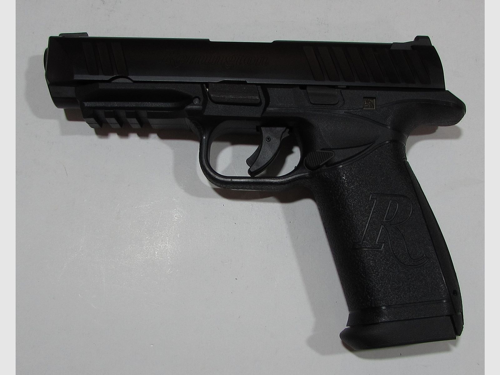 Remington RP9 Selbstladepistole mit 1 zusätzlichem Magazin, sehr guter Zustand, Bild 2 von 2