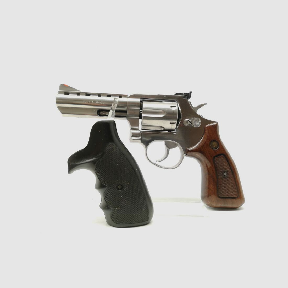 Taurus 689