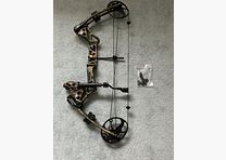 Topoint M1 compound bow Camo with Steambow Fenris magazine