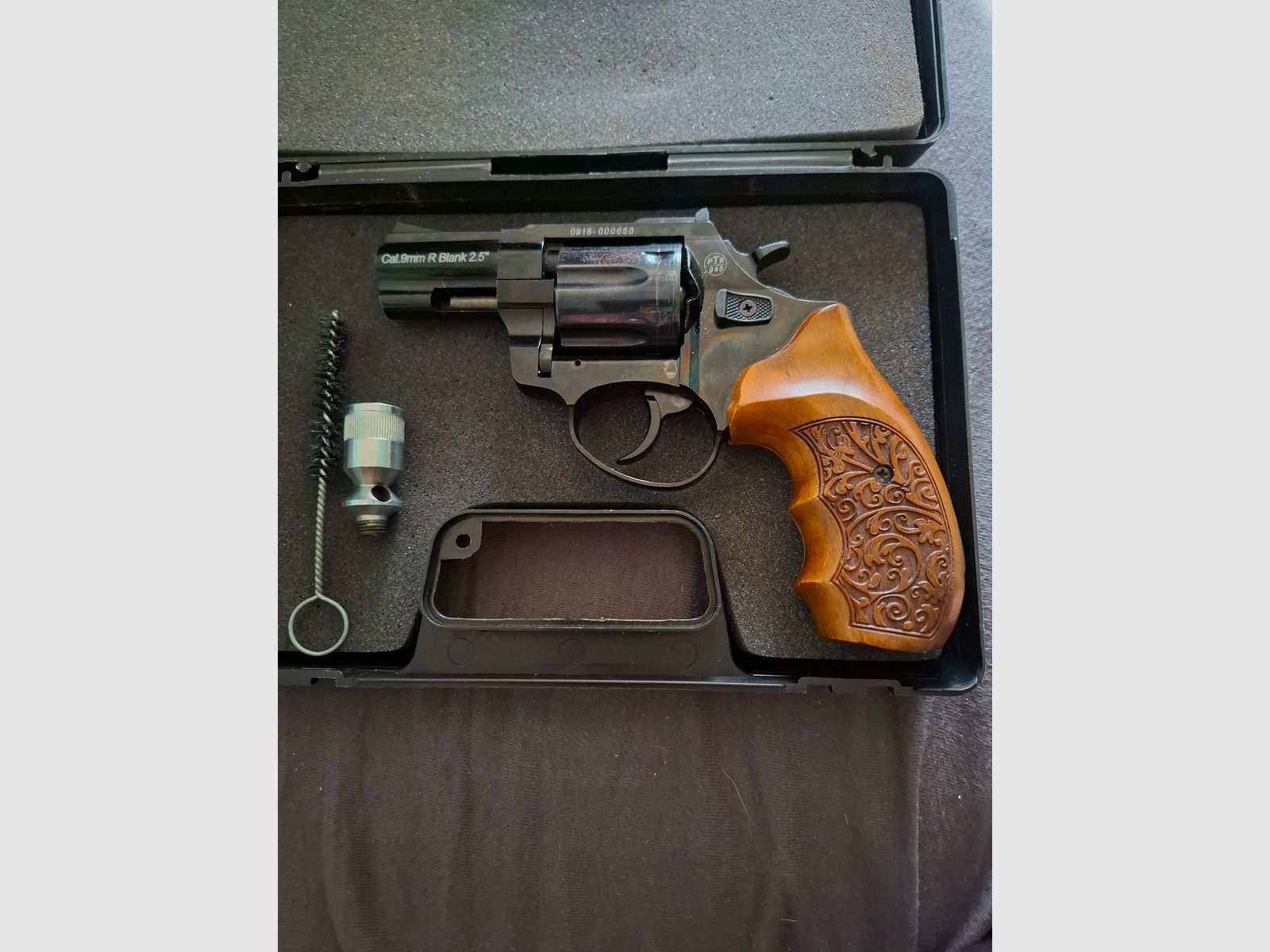 Zoraki R1 2,5"  PTB 945 mit Echtholzgriffschalen