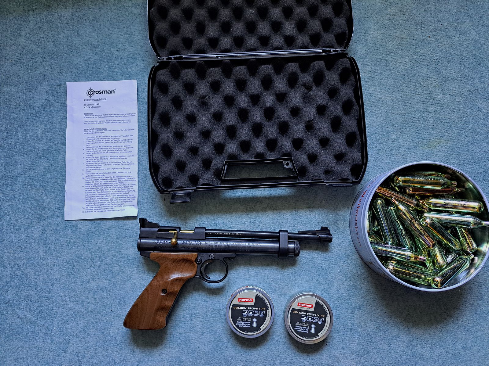 Crosman 2240 - 5,5mm Diabolo Co2 Pistole (SET mit Holzgriffen)