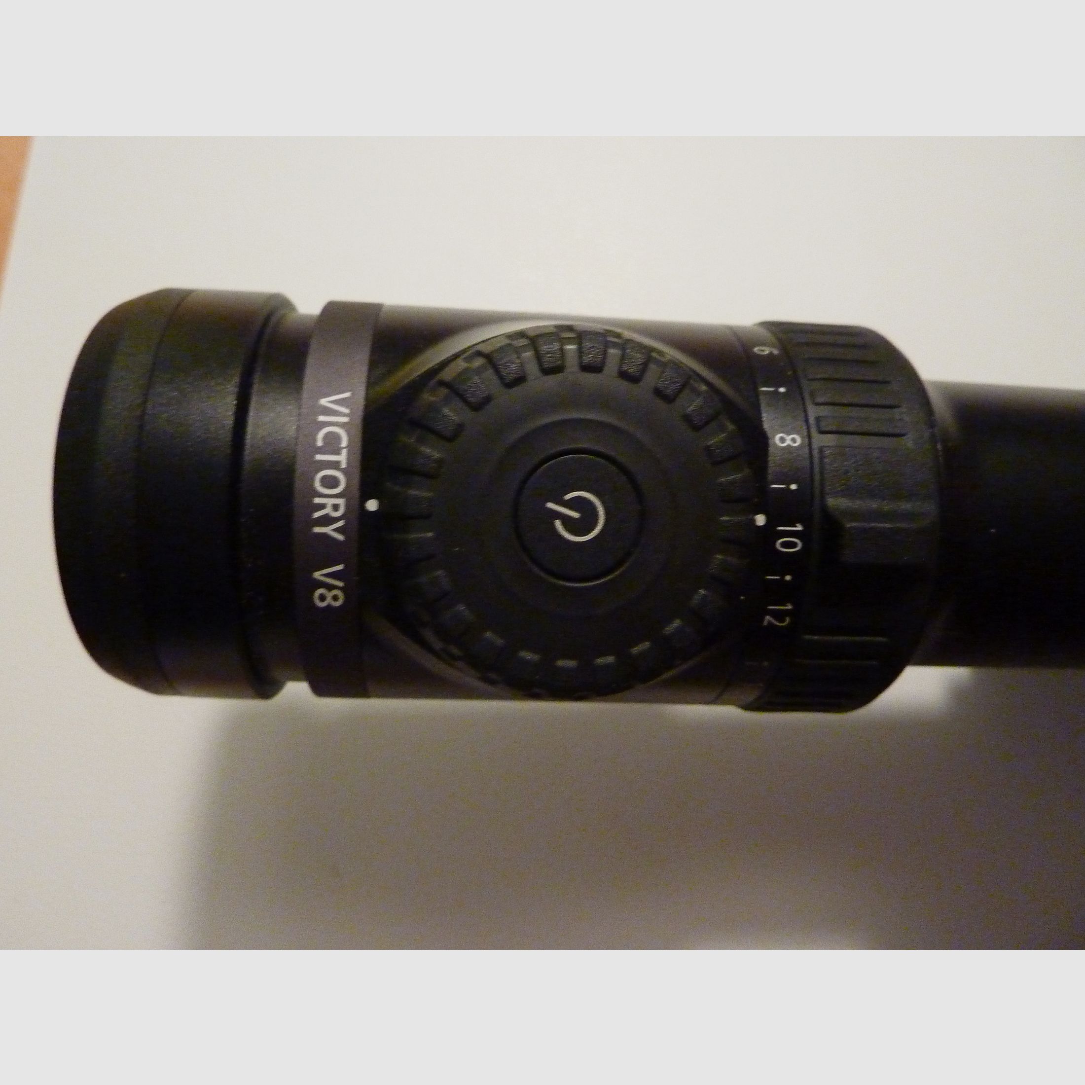 ZEISS VICTORY V8 telescopio 2.8-20x56 con ASV, reticolo illuminato 60 con montaggio a sella Blaser