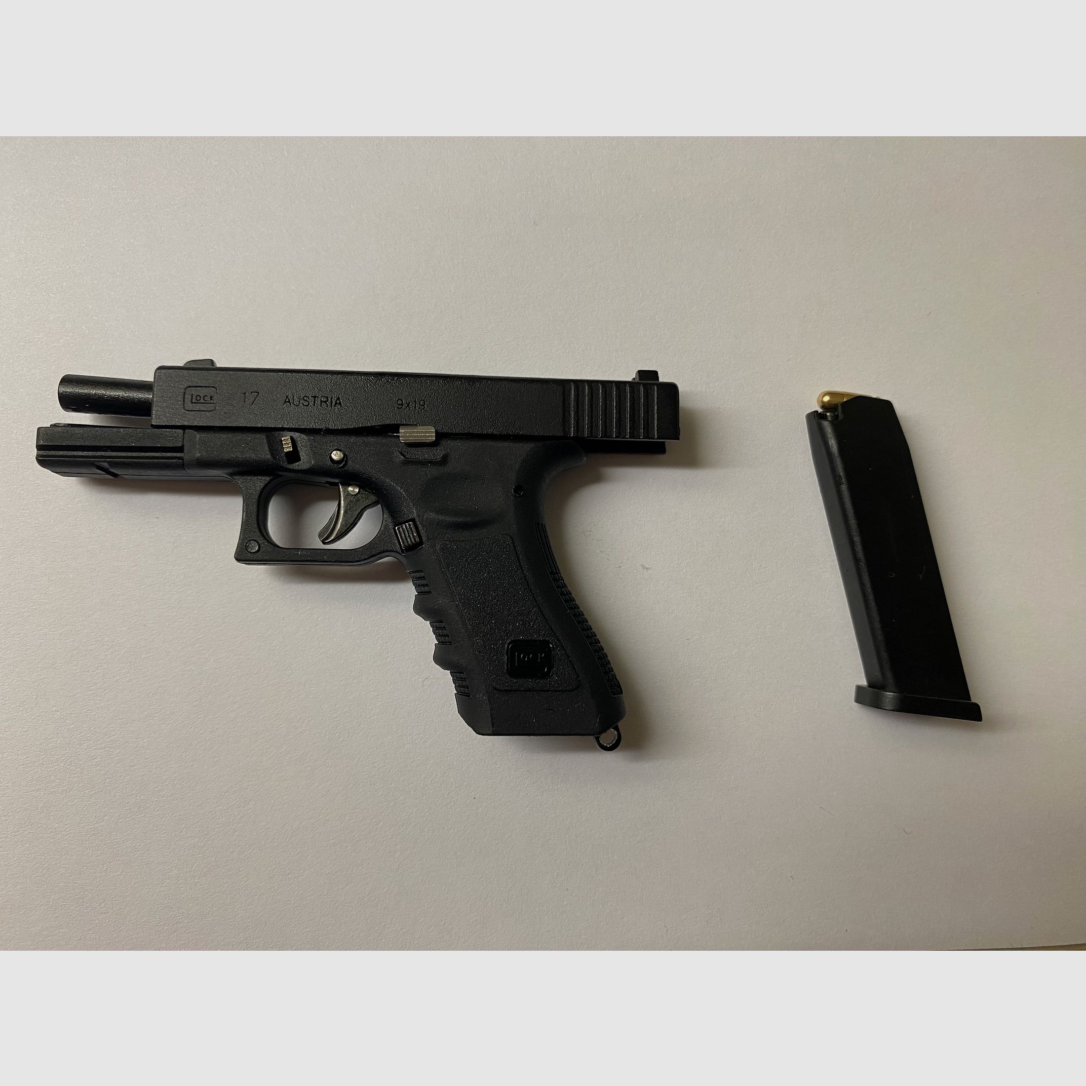 Glock 17 1:3 Mini Schlüsselanhänger mit Box