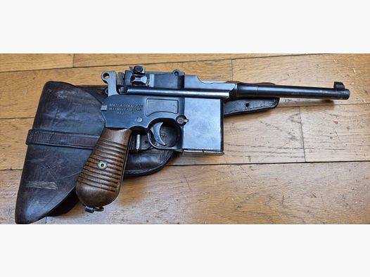 Sehr seltener Automatikpistole C96 Typ Schnellfeuer „genannt 712“ – Kal. 7.63 Mauser – Seltenes Exemplar, das von der Wehrmacht oder der SS verwendet wurde – Mythische Waffe – Eines der letzten produzierten Exemplare – Westinger-Typ Selektor – 100% monomatrikulierend – Mauser 10-Schuss Magazin konform – Handgefertigtes Etui 2. Weltkrieg – TBE++ – Kategorie A2 – Export AUSSCHLIESSLICH!