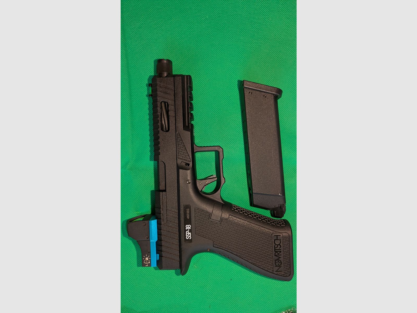 Novritsch SSP18 GBB 6mm BB mit Novritsch Reddot, Airsoft Pistole, Greengas