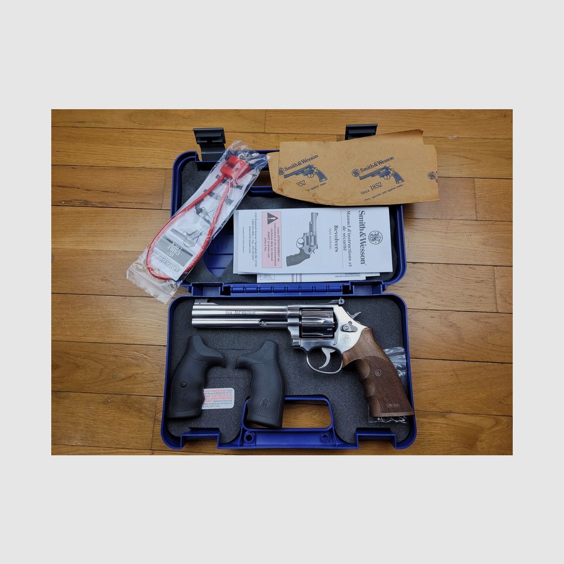 Bellissimo Smith & Wesson 686-2 – in 38SP e 357Mag – 6 Pollici Impugnature Combat Nill – scatola originale Condizioni ottime!, immagine 2 di 18