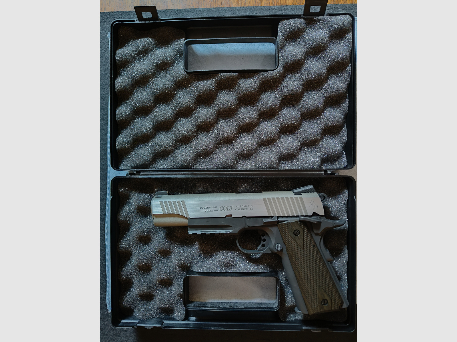 Cybergun COLT 1911 RAIL GUN Dual Tone Silver Vollmetall CO2 Blow Back  inkl. Koffer und Munition NEU