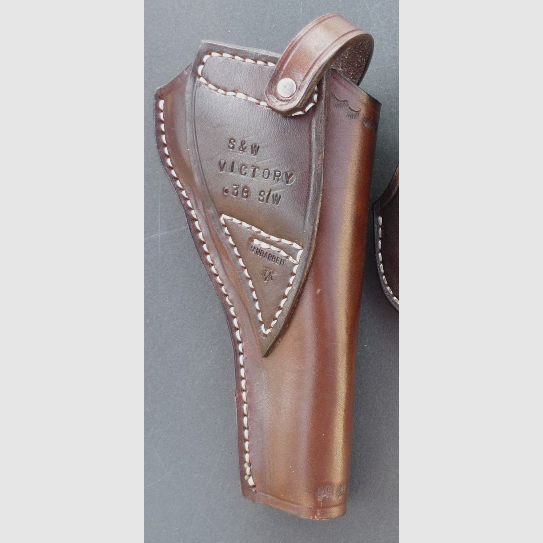 HKDesign Holster  Art. Nr.  002 : Einfachholster mit Sicherheitsriemen   -  für:  S&W Victory"38  -  für Linkshänder