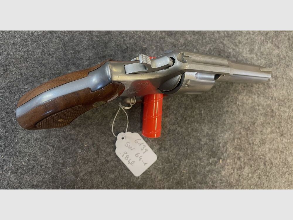 Smith + Wesson 64-1