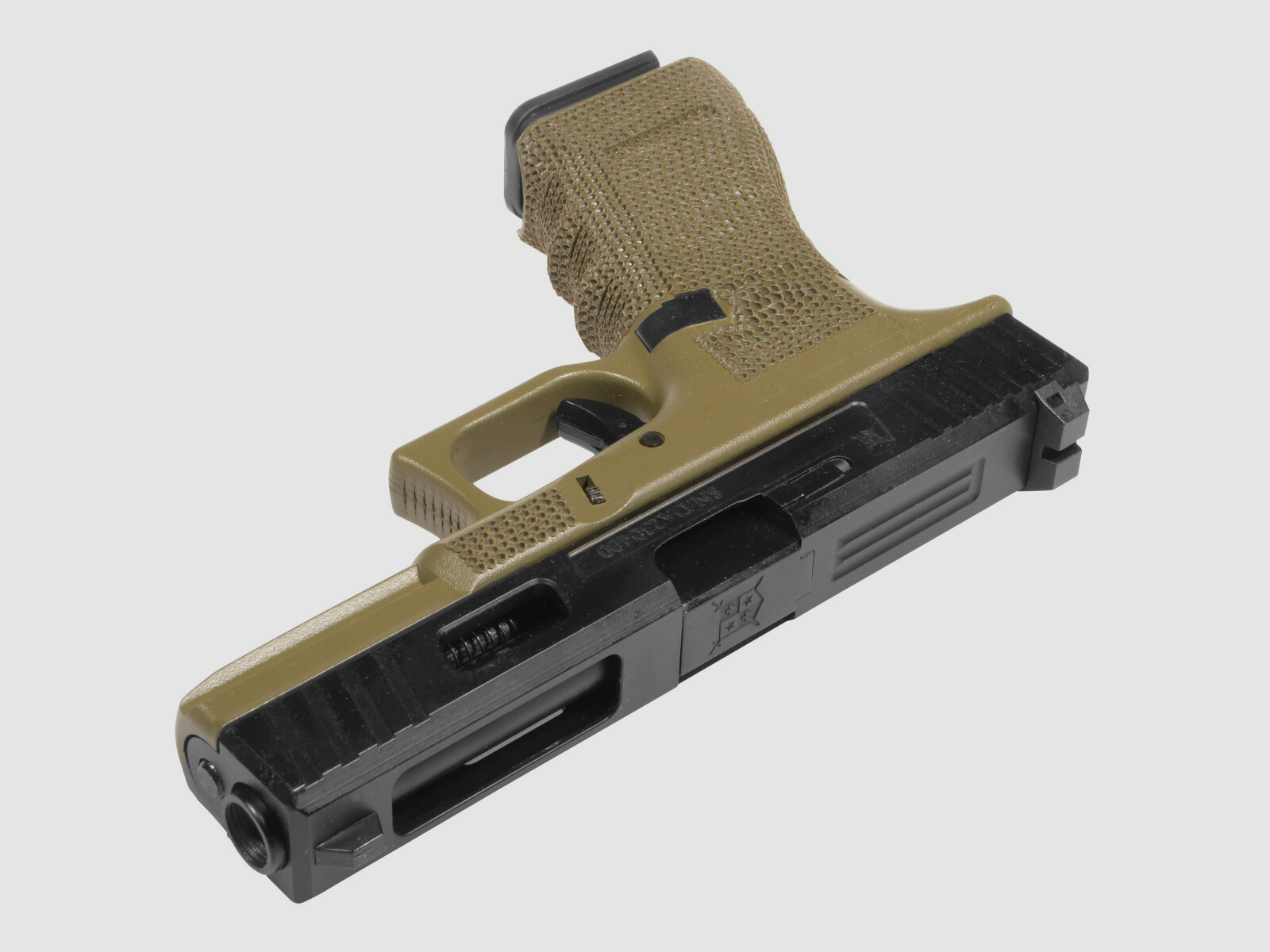 P02 GBB Airsoft Pistole in Oliv | Delta Armory
