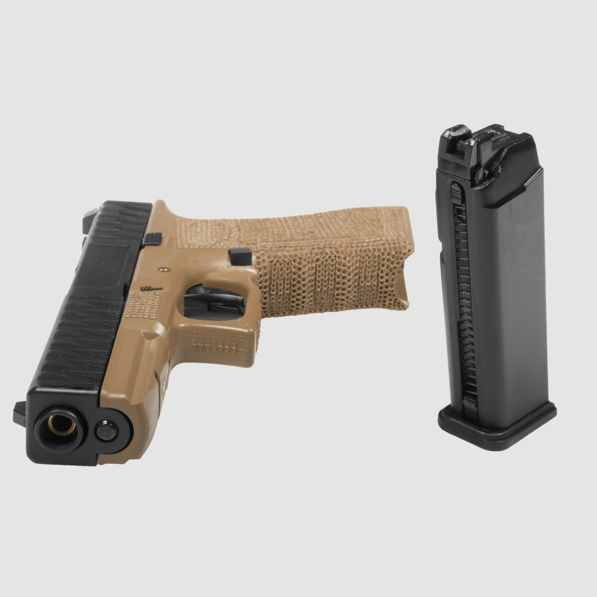 P05 GBB Airsoft Pistole in Tan | Delta Armory