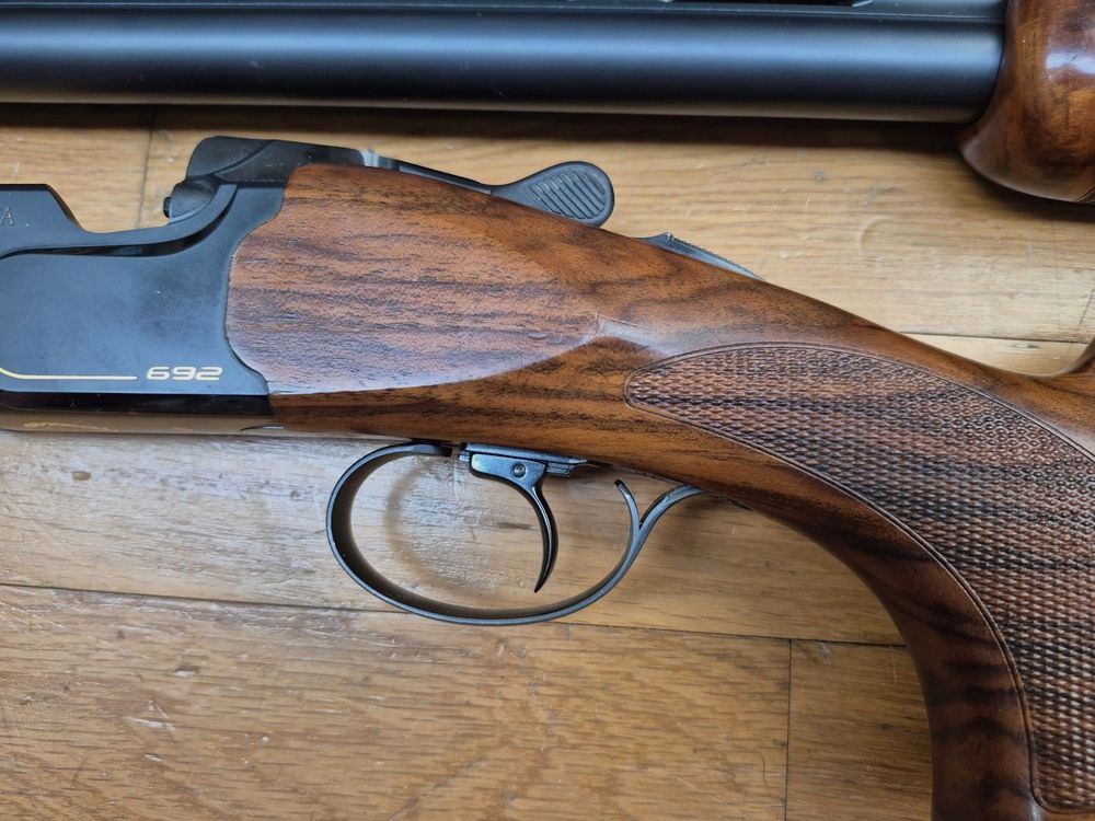 Very beautiful Beretta 692 « Black Edition » - Over-and-under with 76 cm barrel - Cal. 12/70 - With Beretta case and numerous accessories - Excellent condition close to new! - TBE ++, image 17 of 46