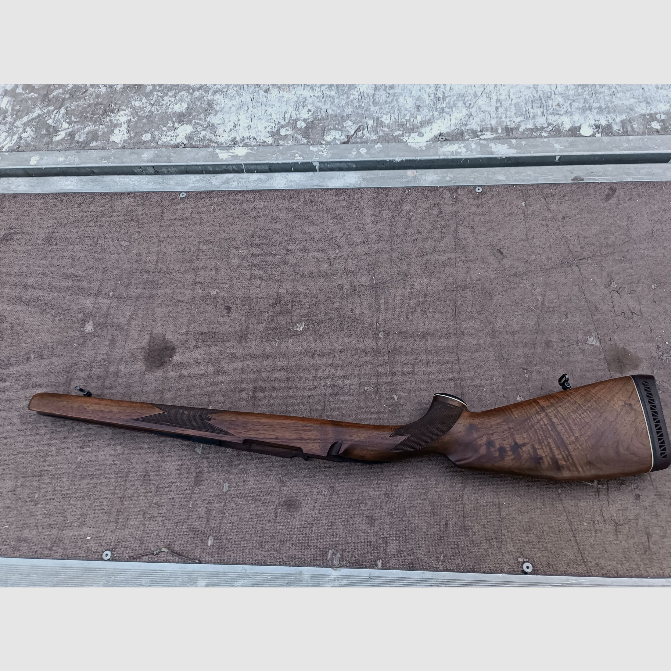 Culata de rifle nogal, recorte para la mejilla, culata KICK-EEZ, imagen 3 de 5