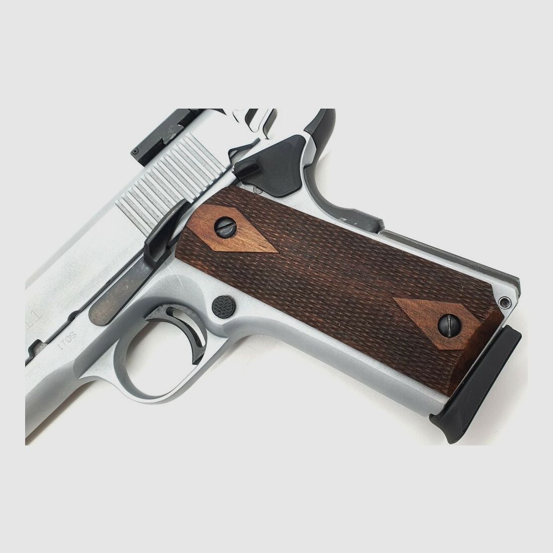 Tangfoglio Witness 1911, Gebraucht mit Ersatzmagazin