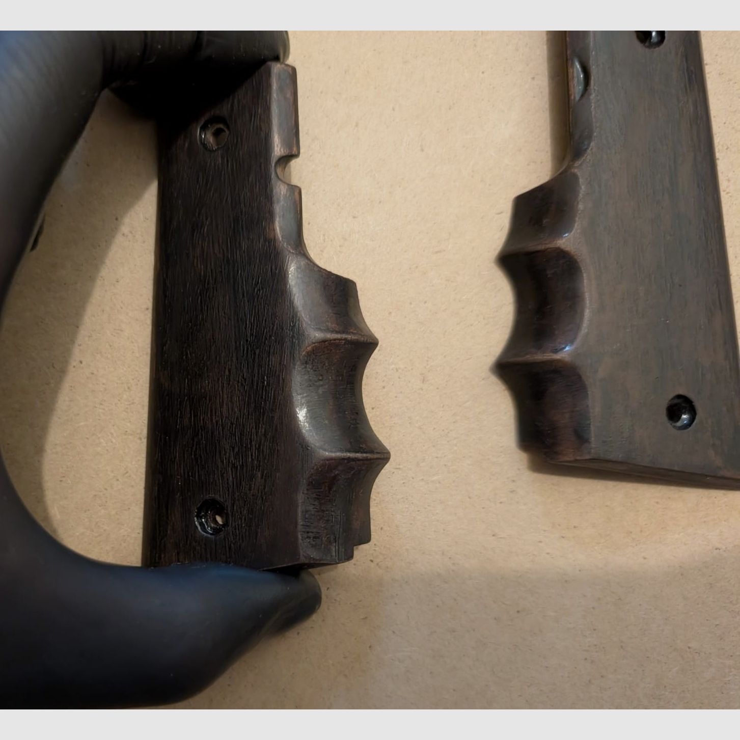 Kompozytowa okładzina chwytu z drewna do Colt 1911 (po niewielkiej obróbce również odpowiednia do Umarex 1911 lub innych pochodnych broni hukowej)