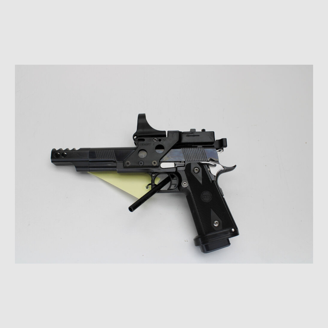 Pistola STI International Mod 2011 Cal. 10mm Auto 5" canna con C-More LP