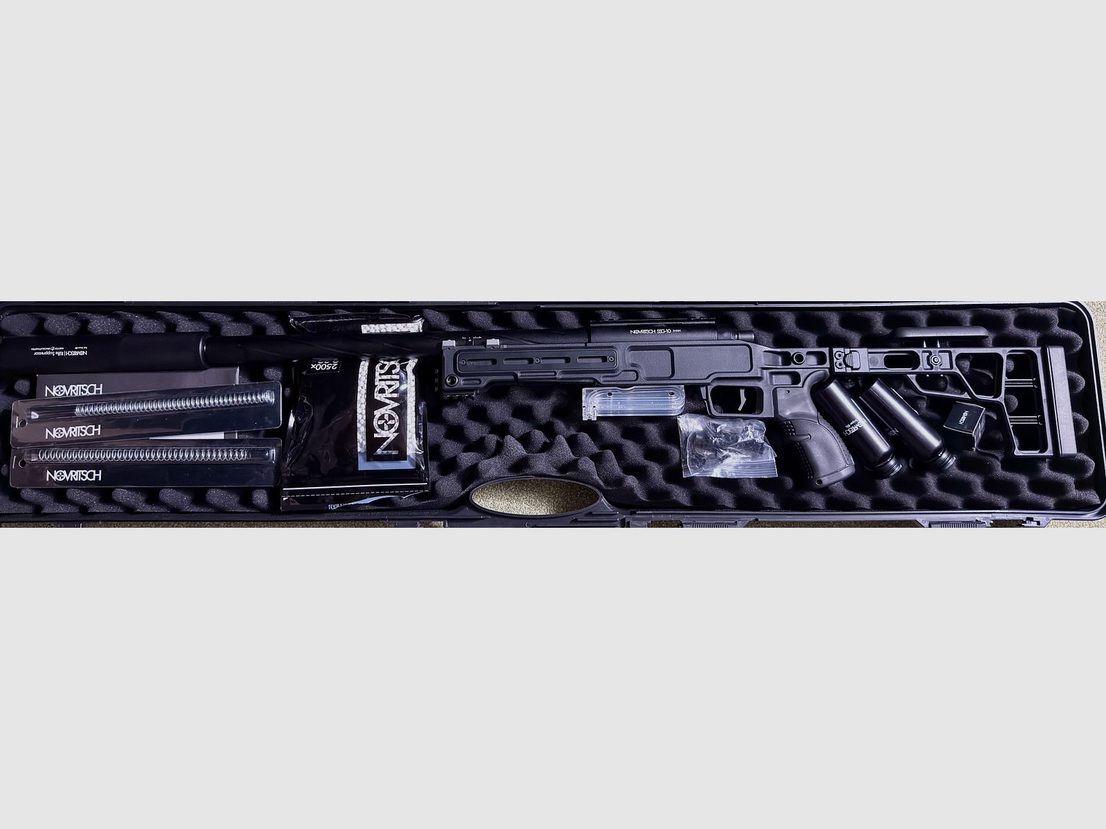 Novritsch SSG10 A3 z akcesoriami i dodatkowymi sprężynami.