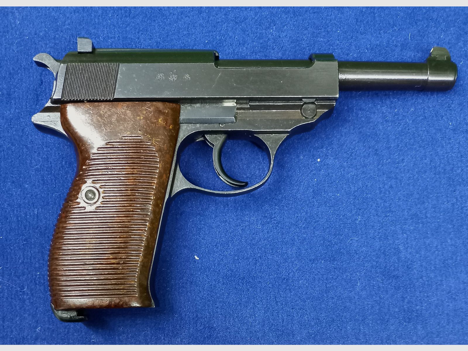 Wehrmachtspistole P38 ac 42 in calibro 9mm Luger, con timbro di accettazione WA 359