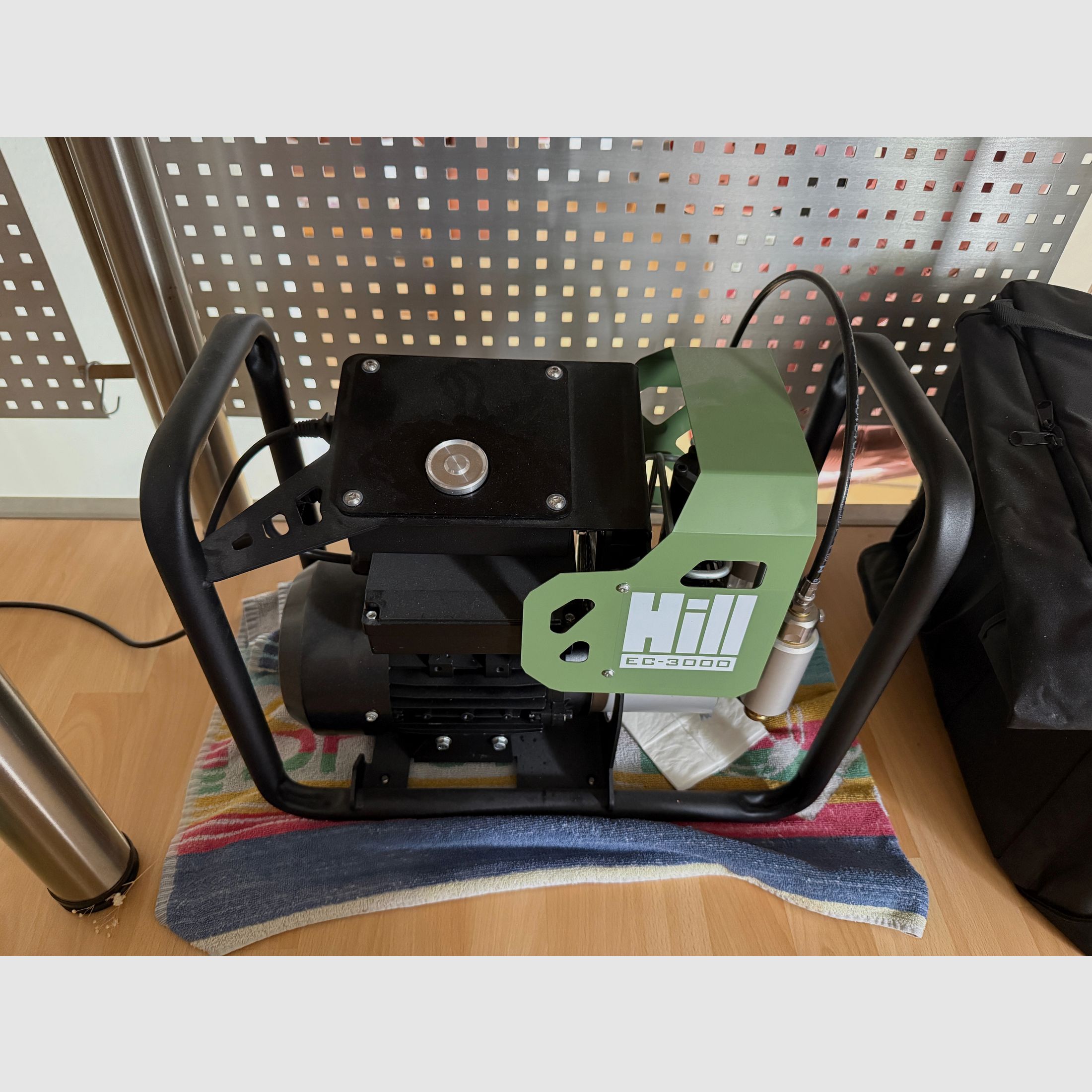 Weihrauch HW 100 con culata agujereada y mucho accesorio
