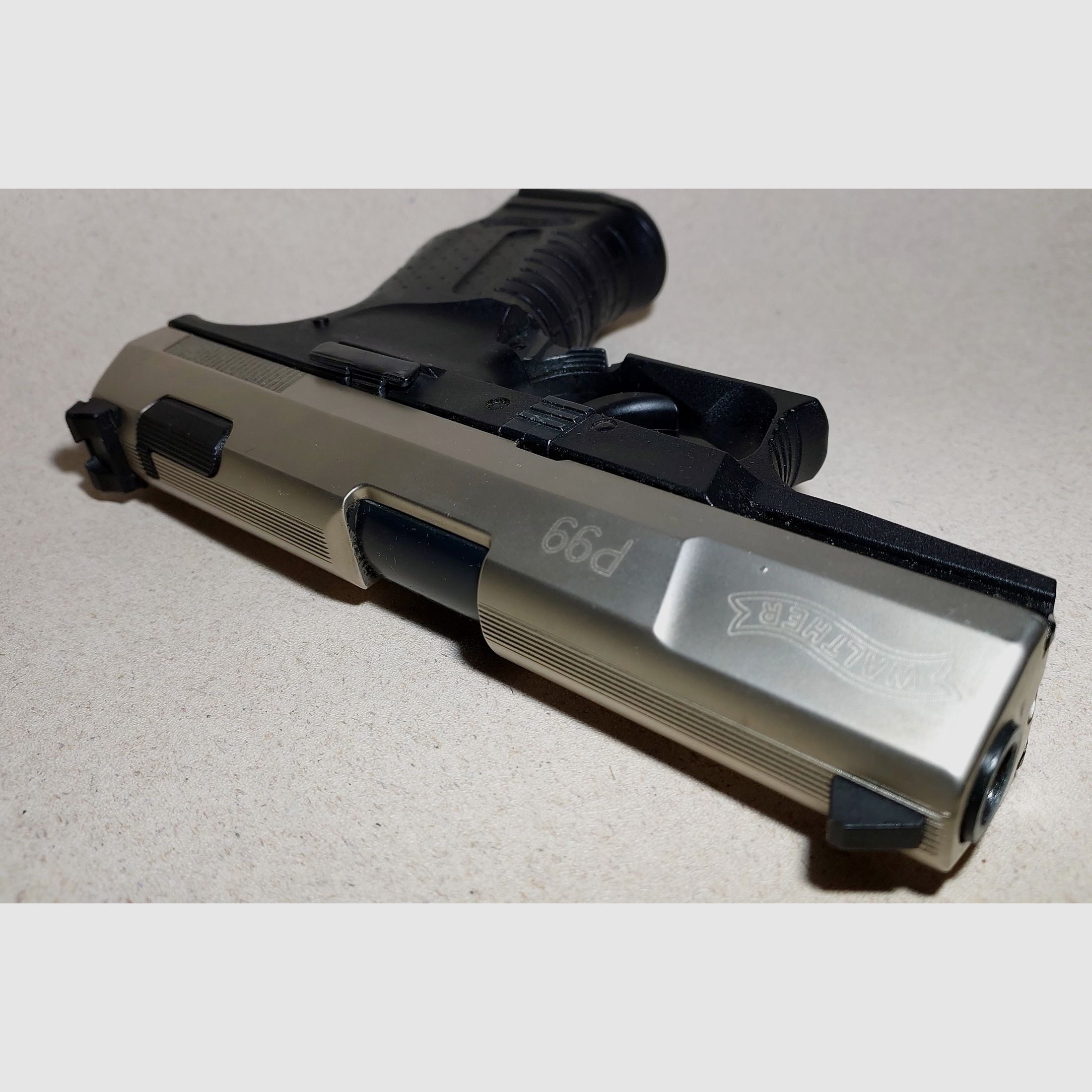 Walther P99 Schreckschuss Pistool 9mm P.A.K. bicolor Nikkel (PTB 762) P 99 met leren holster