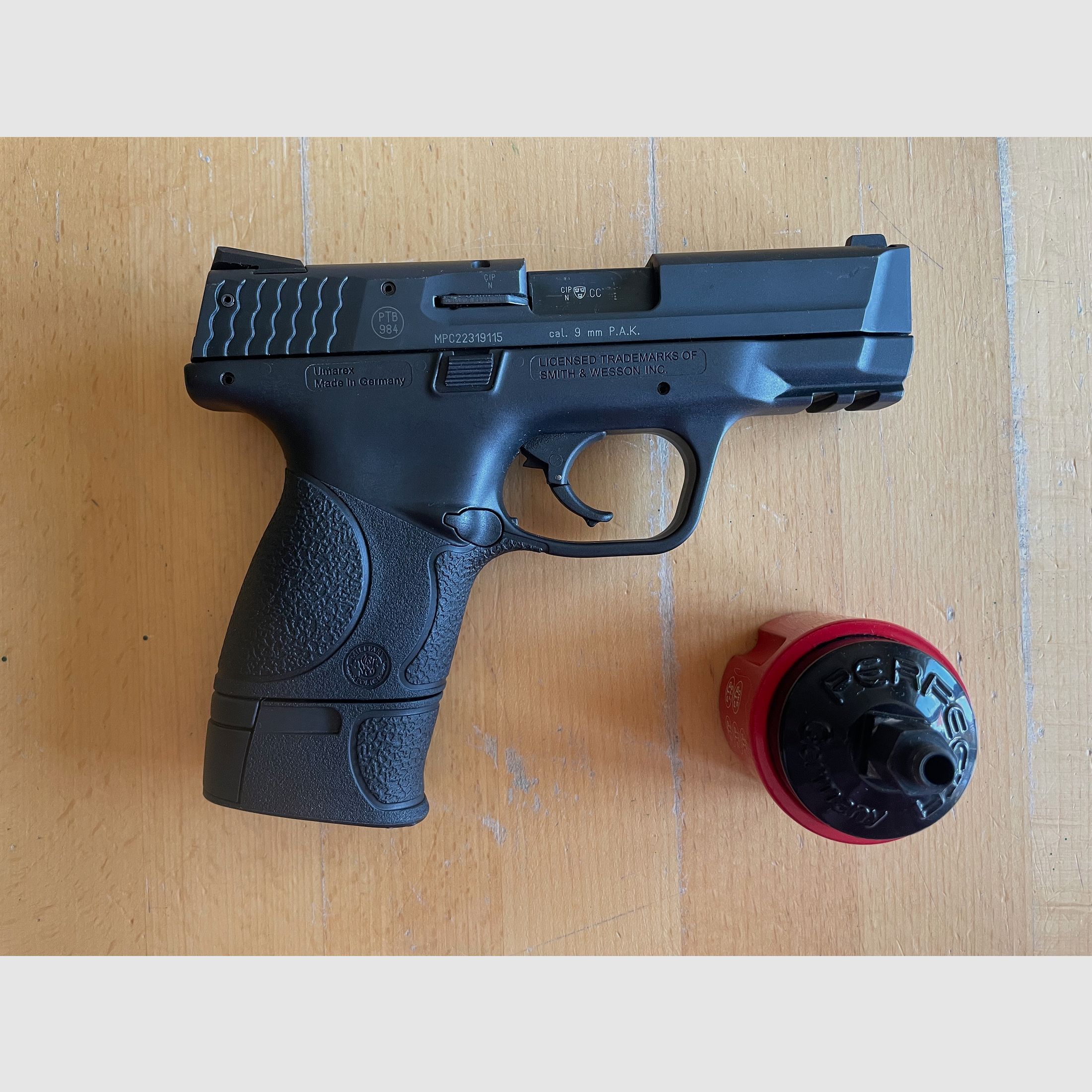 Smith & Wesson M&P 9c blank firing pistol 9 mm P.A.K. – Excellent condition – only 100 shots.