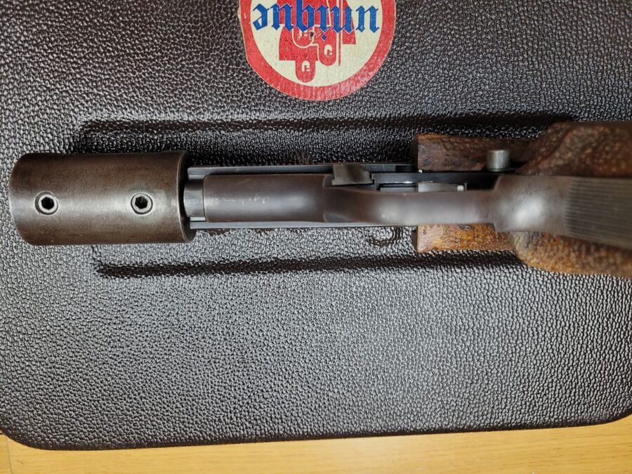 Bardzo dobry pistolet Unique model DES 69 – kal. 22LR – z przeciwwagą – Dwa magazynki i walizka transportowa – Duża precyzja – Niezniszczalny – Top Made in France! TBE, zdjęcie 9 z 22