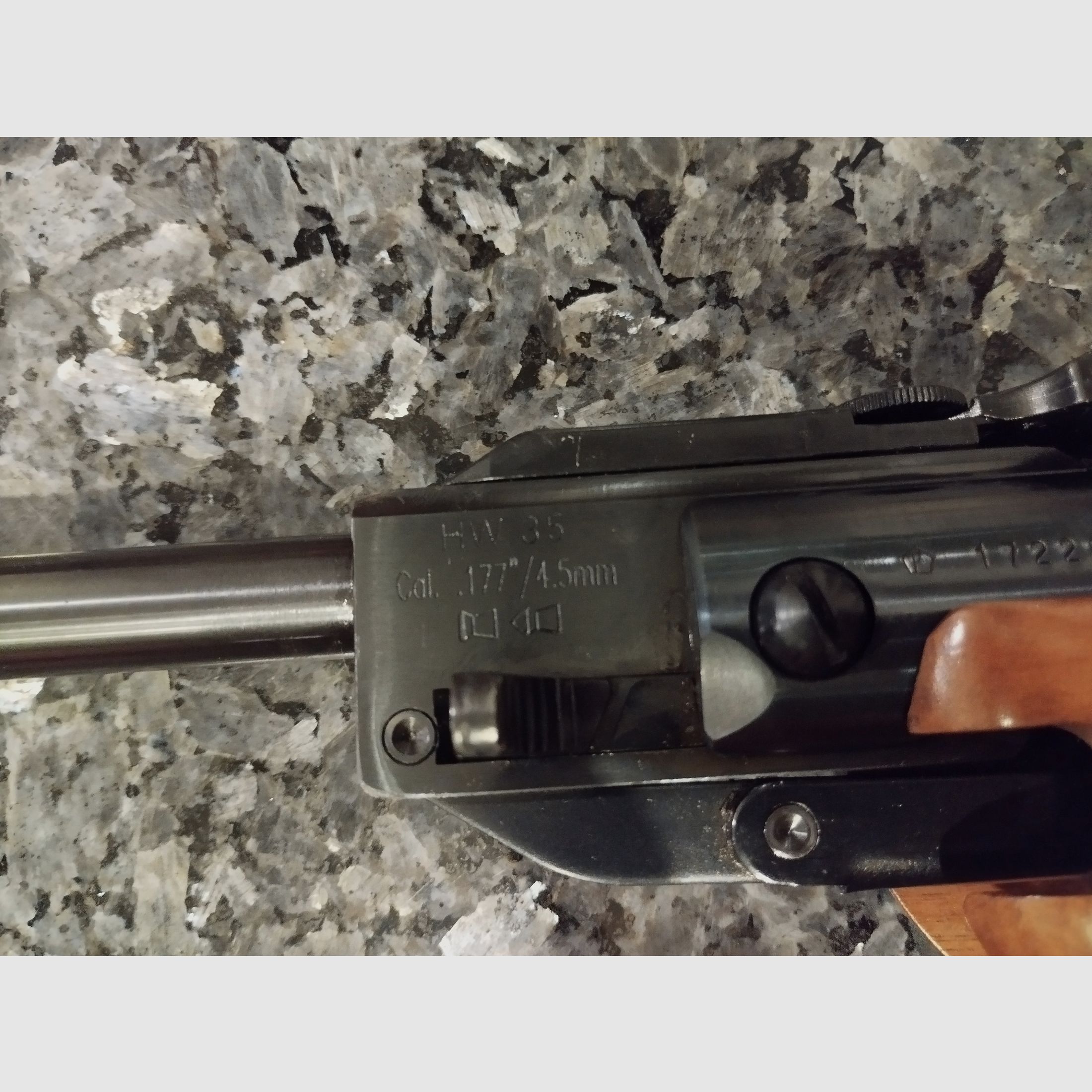 Weihrauch HW 35 voor linkshandige schutters, kolf van ????