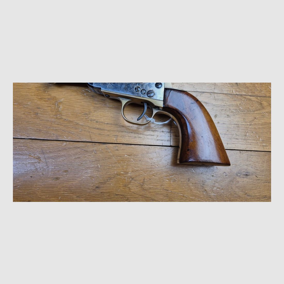 Buon revolver Colt 1851 Navy — Cal.36 polvere nera (PN) — Fabbricazione Uberti Gardone (logo ingranaggio punzone 1969) — Buona canna Buona meccanica — BE+, immagine 20 di 24