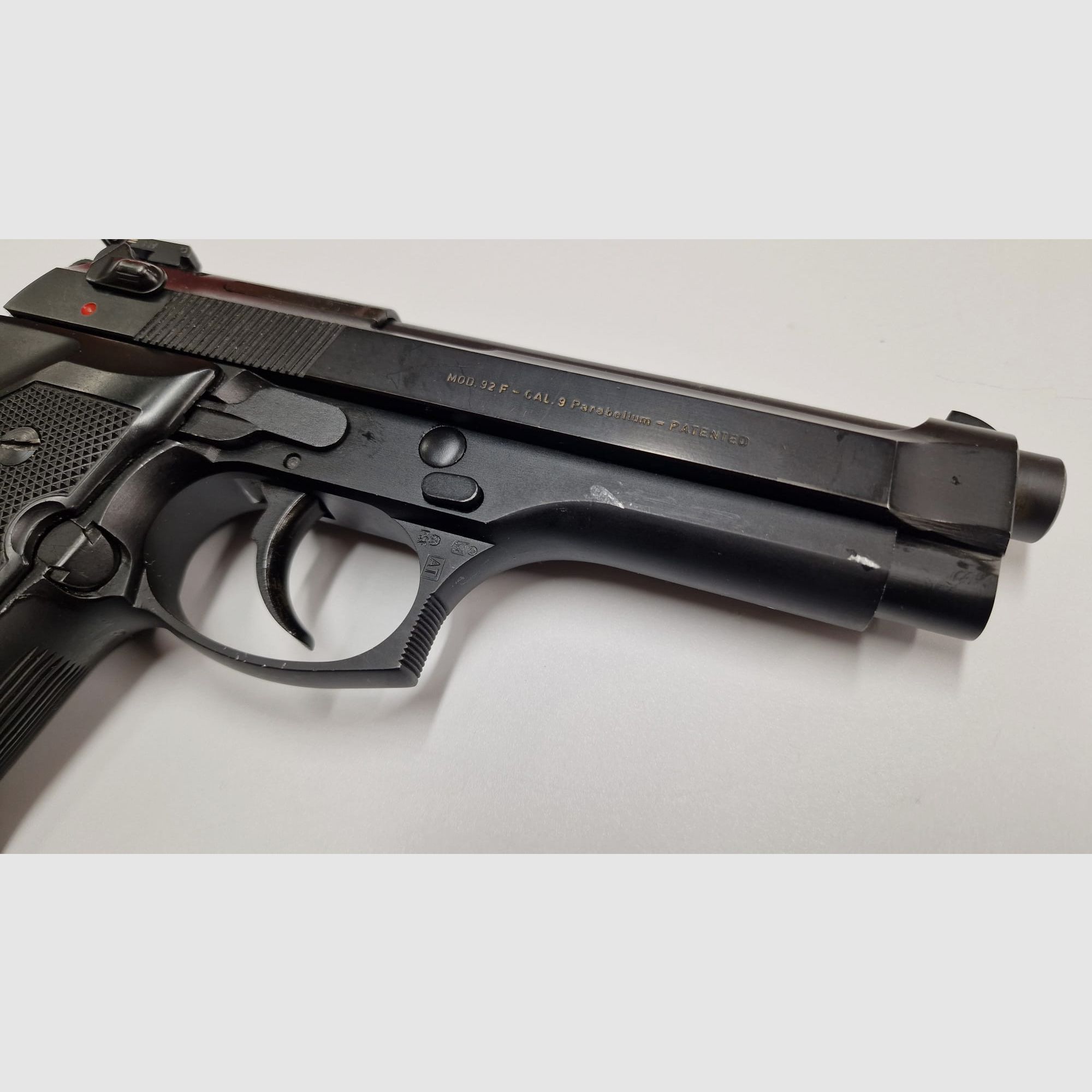 Beretta 92F, afbeelding 4 van 5