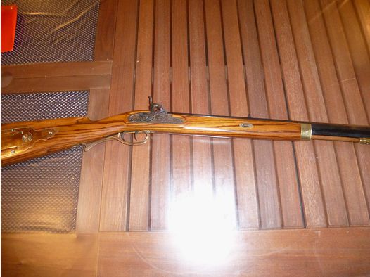 Hawken Target Rifle Perkussion in kaliber 45 rechtsgeschikt