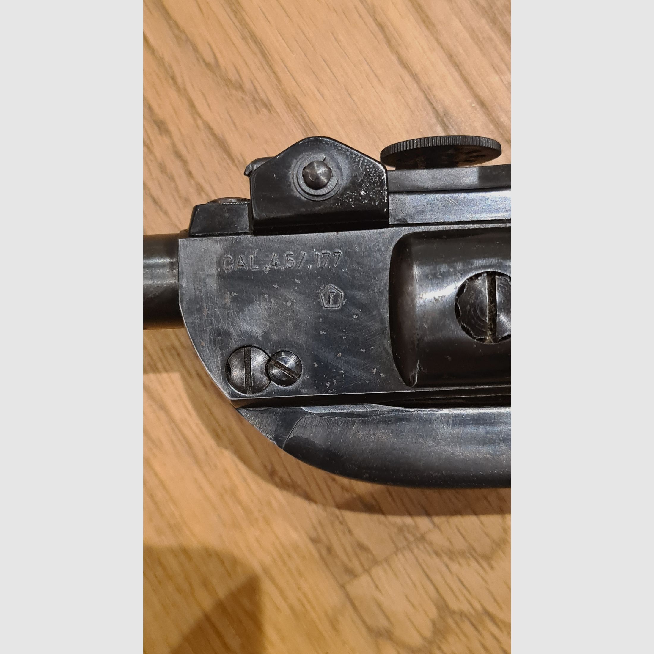 Carabina de aire Diana con marca F calibre 4.5