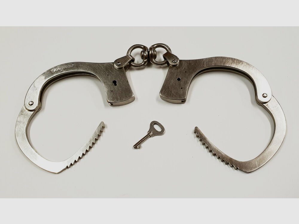 CLEJUSO Clemen & Jung e.K. Handfessel CLEJUSO No. 12 D , steel nickel plated Handschelle, Made in Germany, gebraucht