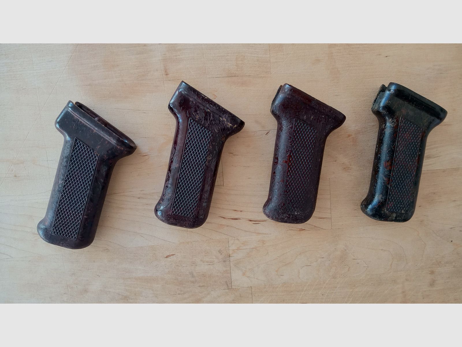 Rumänische AKM-Griffe aus Bakelit besser als der russische Griff / auch für AK74 AK-100 / Yunker / Cybergun 47