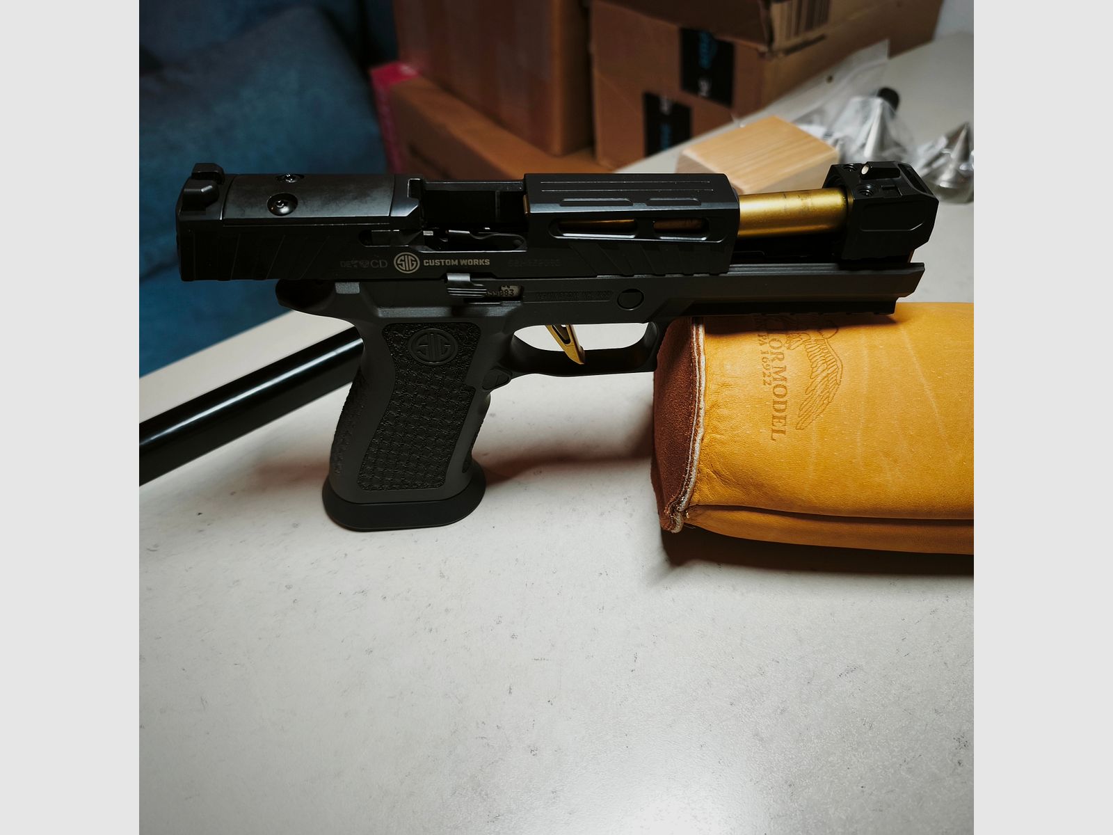 Sig Sauer P320 Spectre COMP pistool met rode stip Romeo