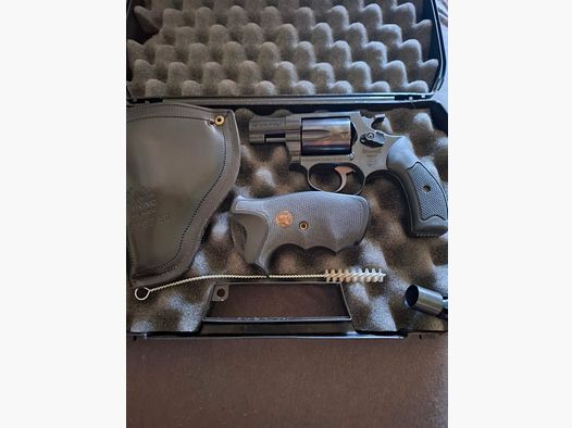 Arminius HW 37 met holster en extra gripplaten