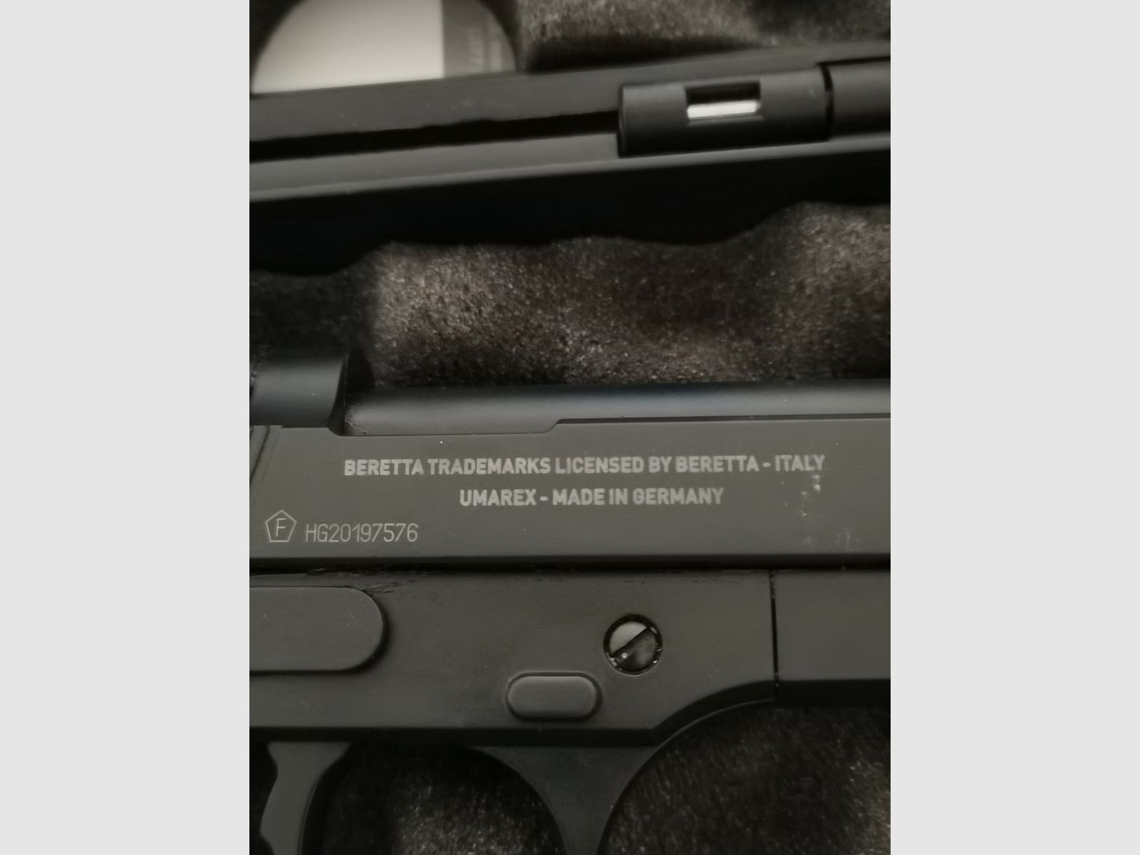 Beretta 92 FS CO2 Pistole im Kaliber 4,5 mm Diabolo in schwarzer Ausführung kaufen