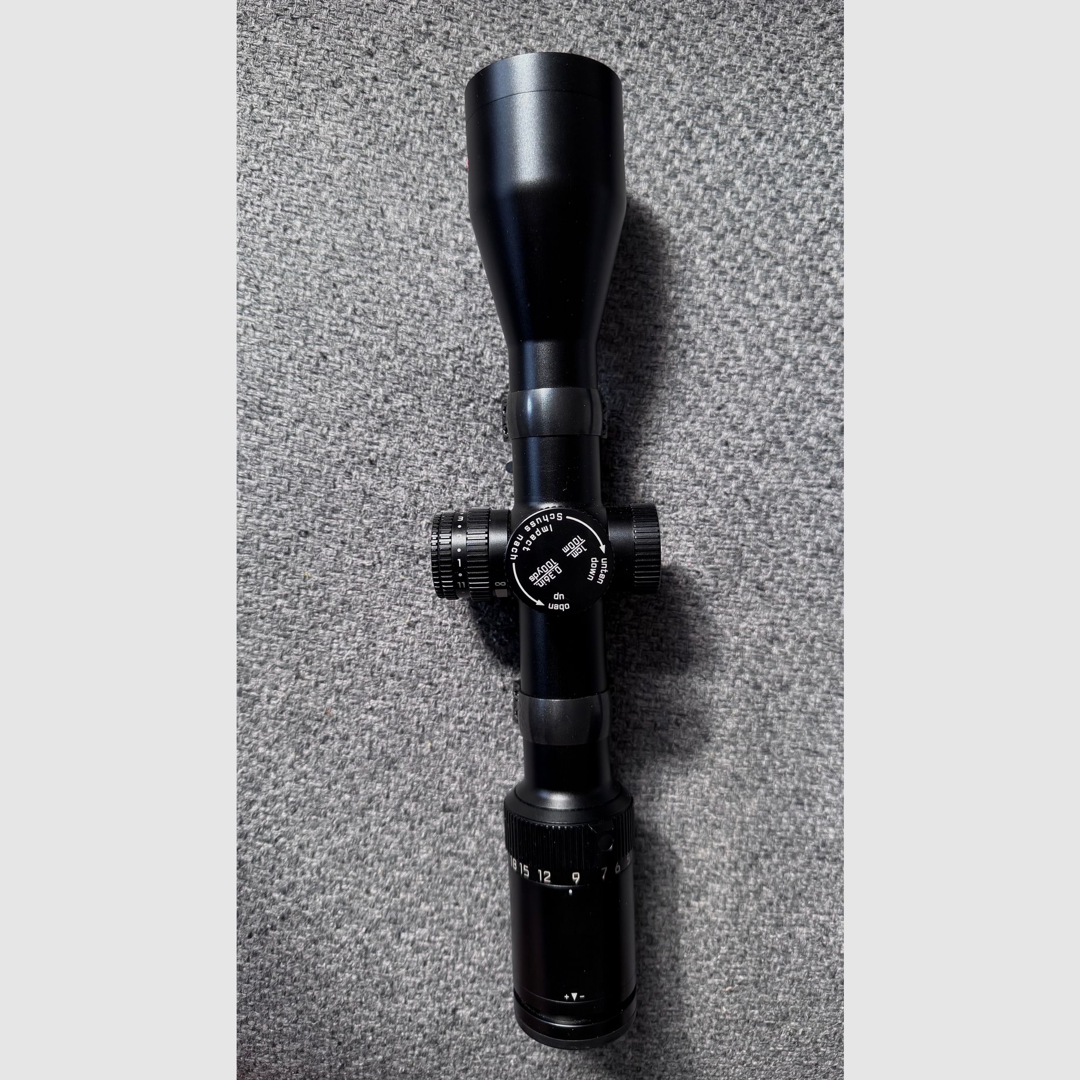 Leica Amplus 3-18x42 con aspecto de caza