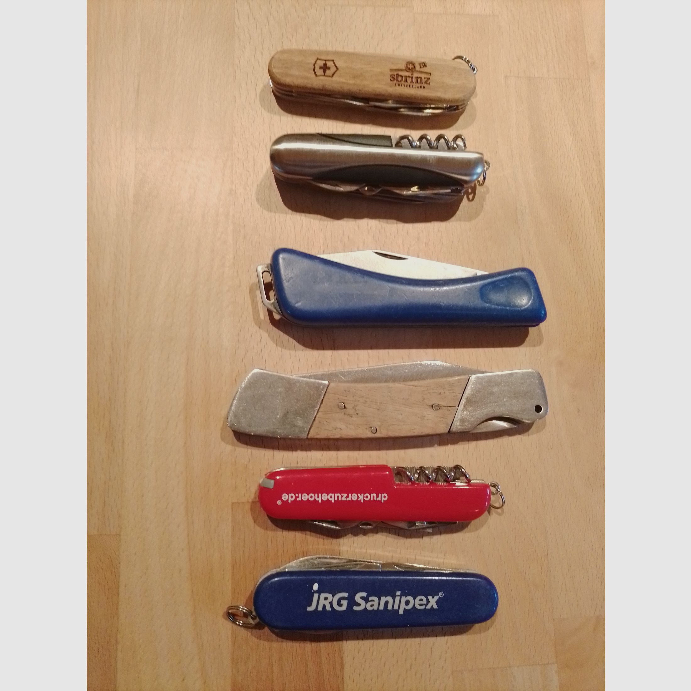 6 different pocket knives