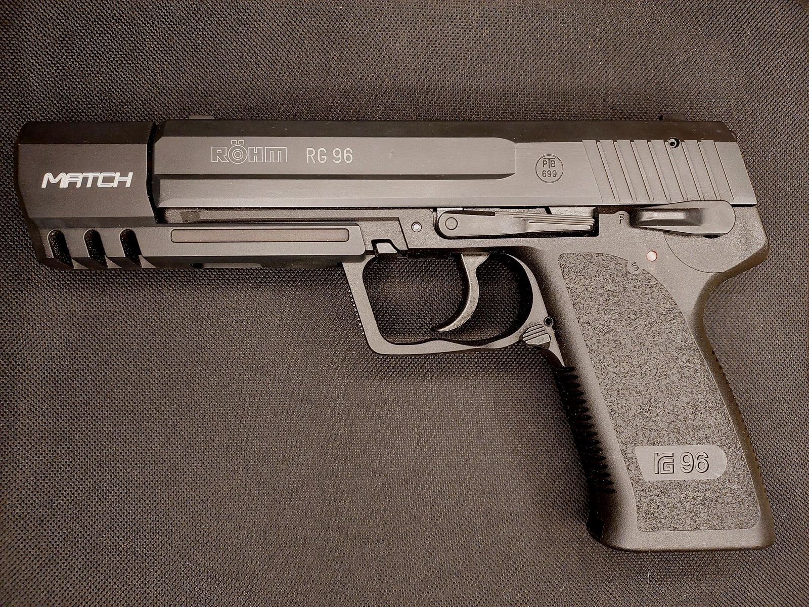 Röhm RG 96 Match Schreckschusspistole brüniert Kal. 9 mm P.A.K brüniert (PTB 699) RG 96 Set mit Matchaufsatz und 2 Magazinen