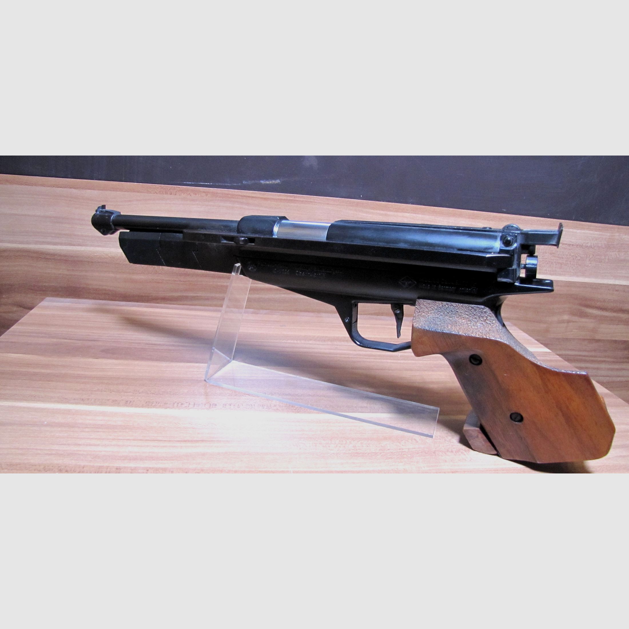 Match air pistol Feinwerkbau 80