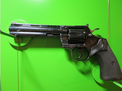 1985 COLT PYTHON, Royal Blue, .357 Magnum, 6" Lauf, Gummi-Sportgriff   #19-