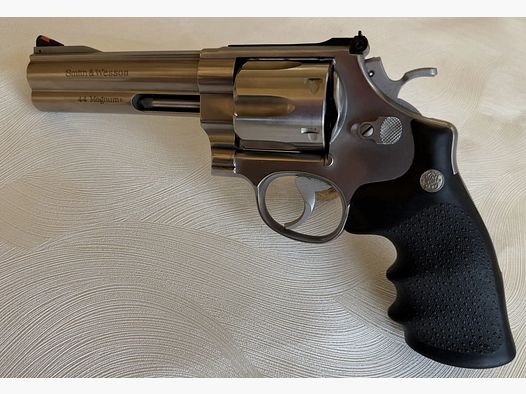 Smith & Wesson 629 Clásico, 5″ – Calibre .44 Magnum