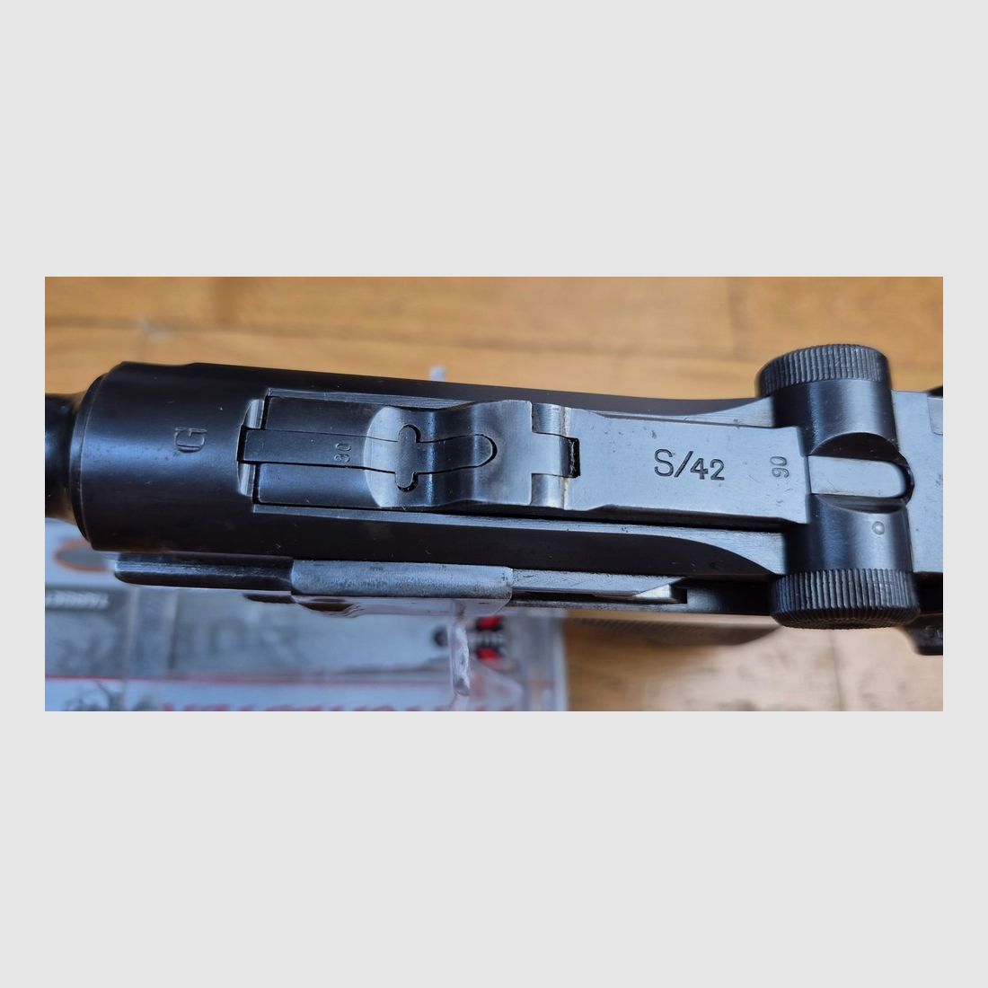 Très beau Pistolet Luger P08 – Fabrication « S/42 » par Mauser – Très rare exemplaire en « G » pour 1935 – Carcasse type 1908-1918 non encore renforcée post 1936 – Un des 54.070 produits en 1935 – Arme rare – TBE+, image 1 sur 30