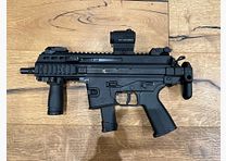 Brügger & Thomet APC 9 Pro G con calcio telescopico e Aimpoint