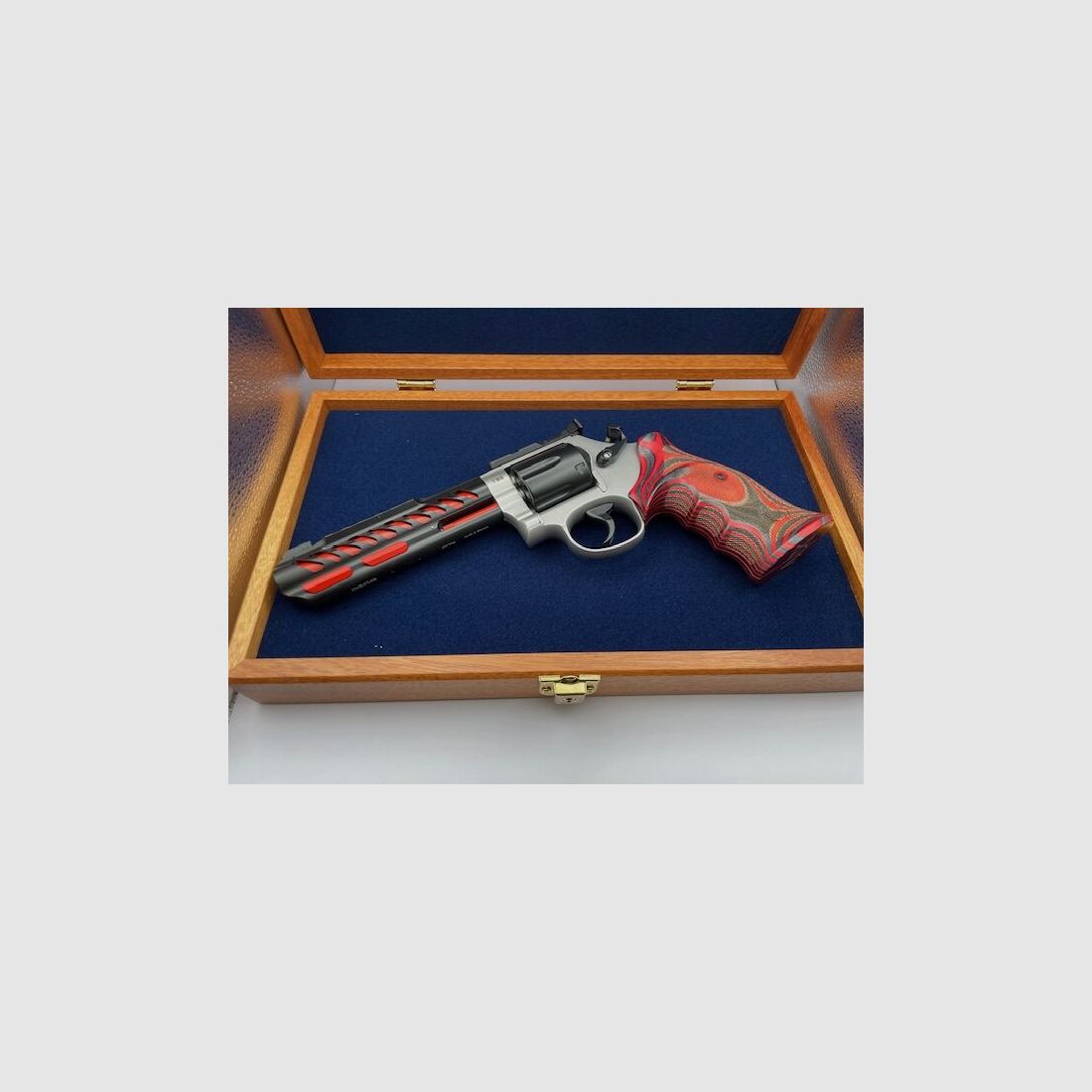Smith & Wesson S&W 686 Demon Limited Edition (139 of 150)