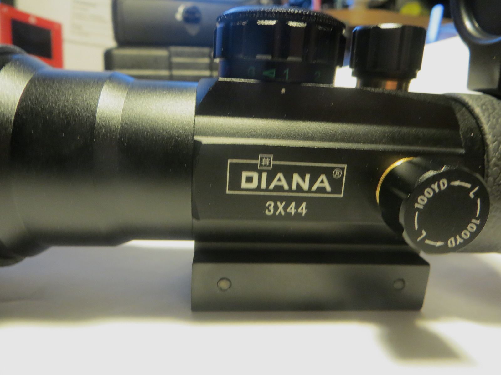 Like-new scope 3x44 for 20 mm rail with RedDot