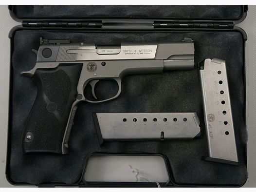 Smith & Wesson 845 .45 Champion de Tir Performance Center